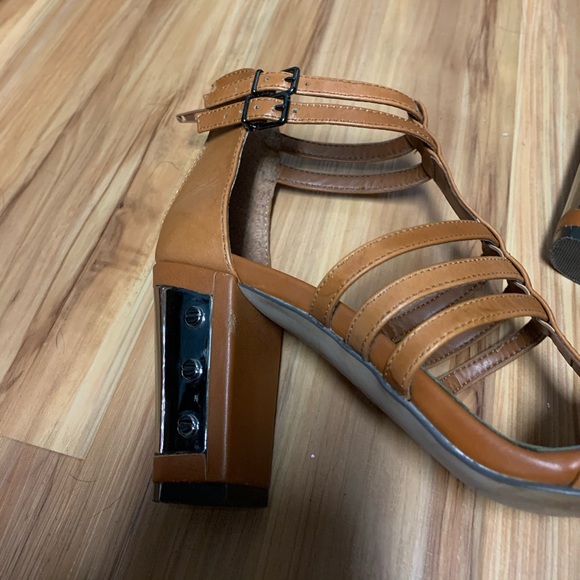 JESSICA SIMPSON Tan Strappy Heel sis 6.5 - Picture 4 of 4